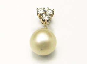 ダイヤモンドと真珠のリングをシンプルなパールのペンダントへリフォーム